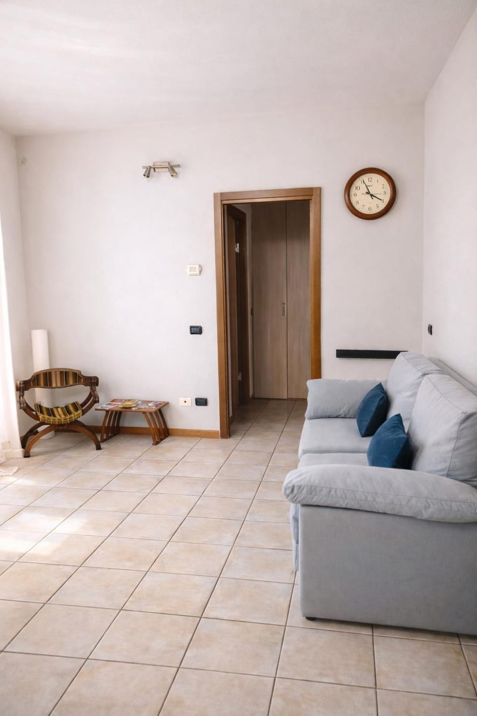 Day, Living room, Seating area