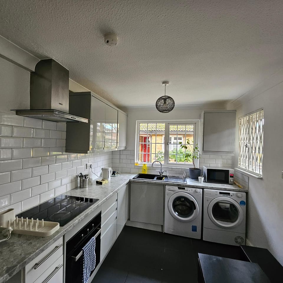 Kitchen or kitchenette, stove, washing machine, dryer