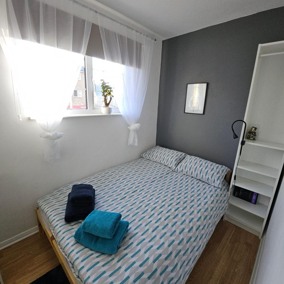 Bed, Photo of the whole room, Bedroom, towels
