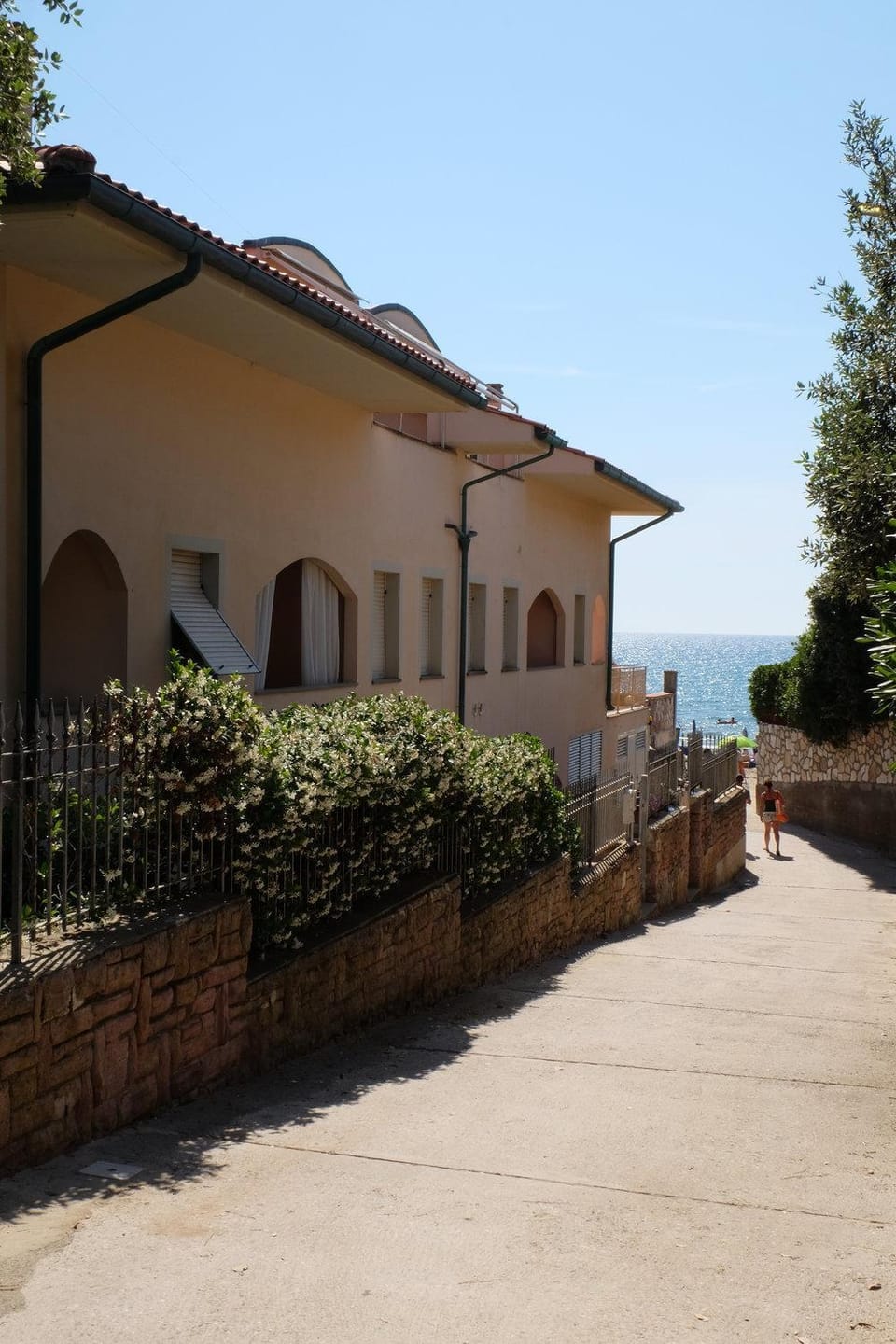 Property building, Quiet street view