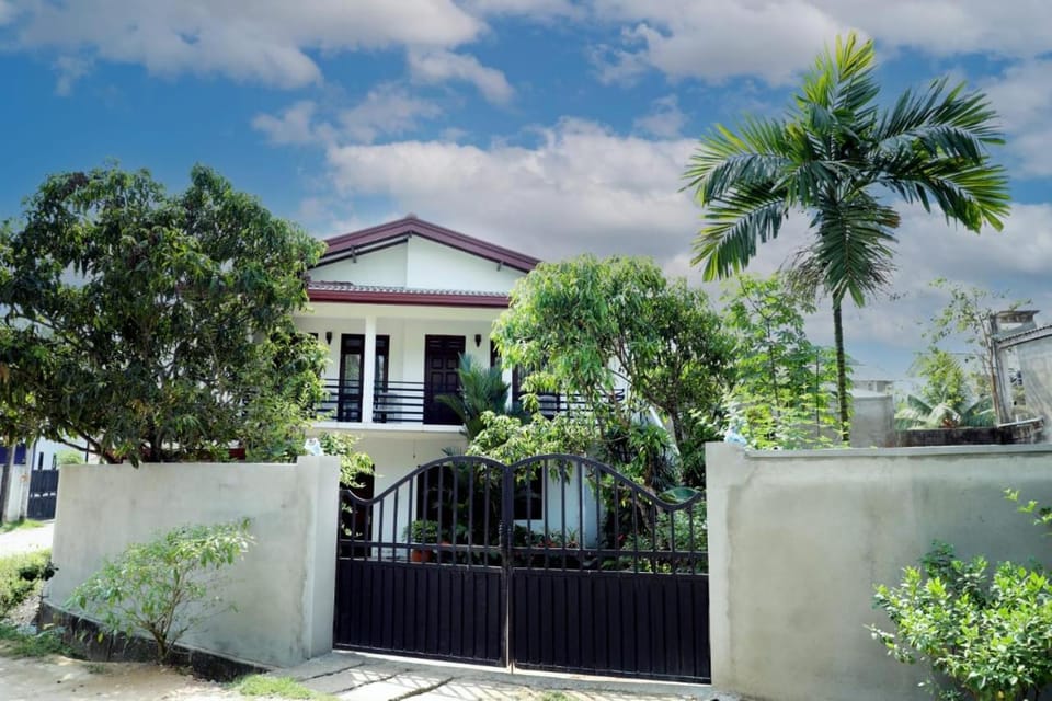 River Home Stay Apartment in Mirissa