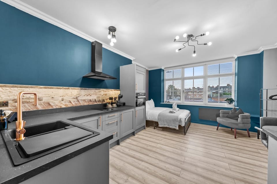 Bed, Bedroom, kitchen