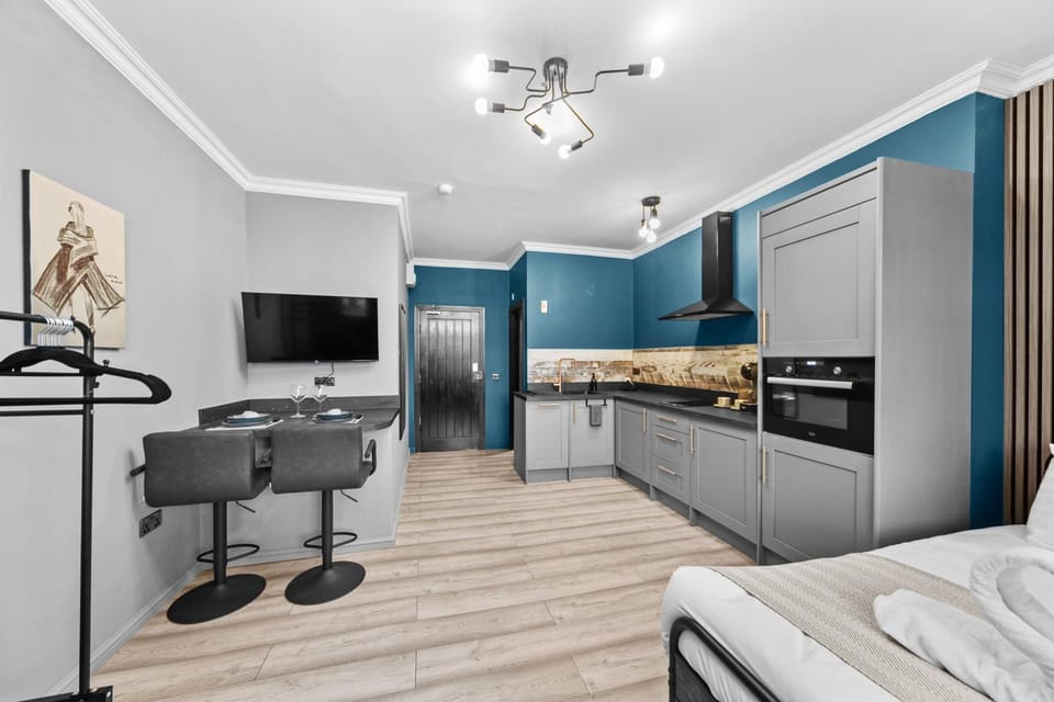 Bed, Seating area, Dining area, Bedroom, kitchen