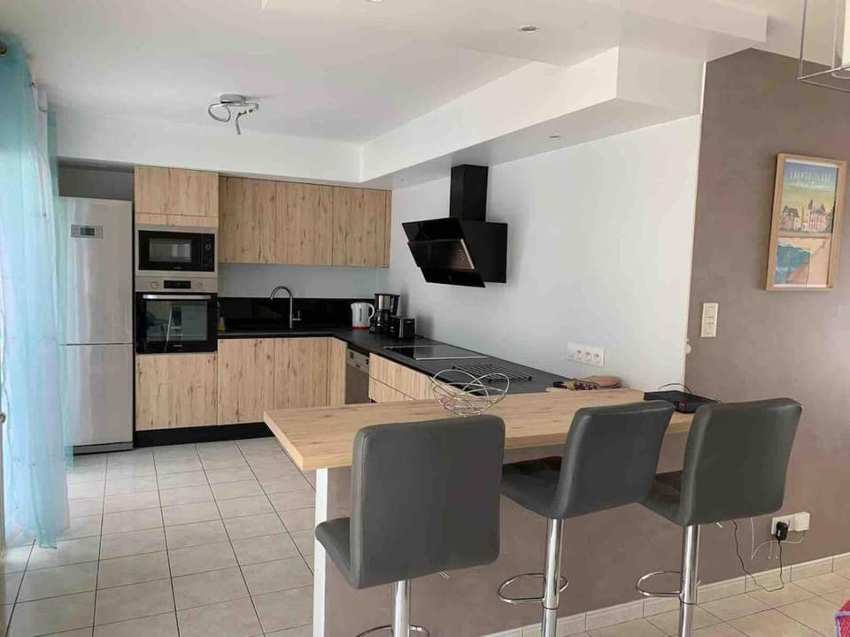 Kitchen or kitchenette, Dining area, dishwasher, oven, stove, toaster, kitchen