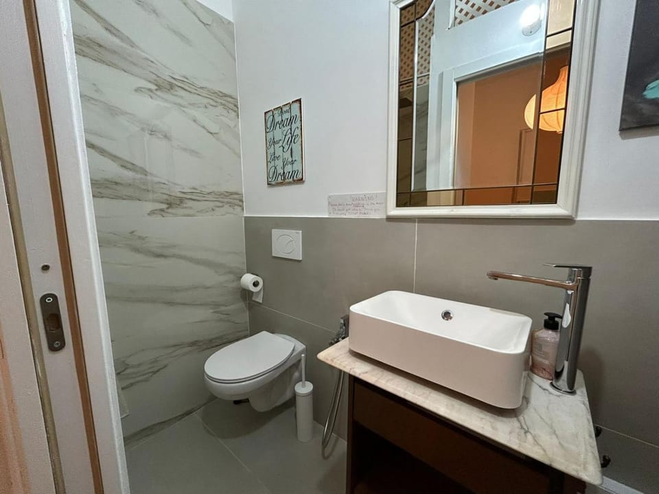 Toilet, Bathroom
