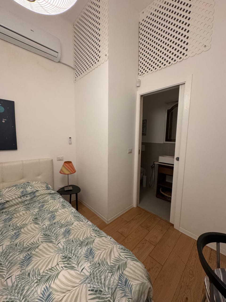Bedroom, air conditioner