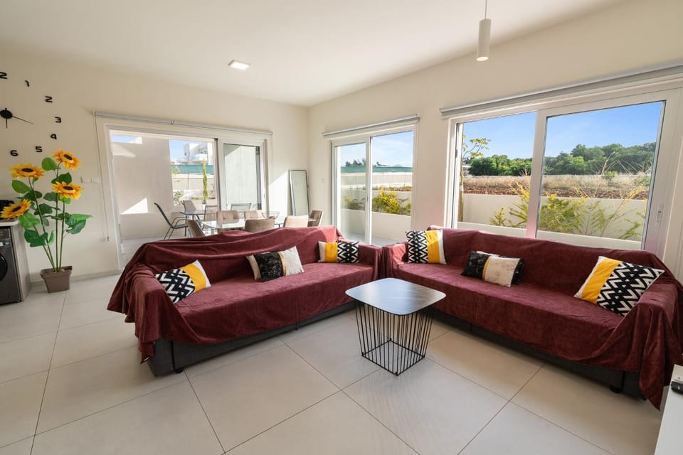 Patio, View (from property/room), Balcony/Terrace, Living room, Seating area, Dining area