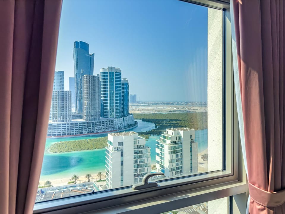 Full Mangrove Views - 5 min walk to Beach, Reem Park and Shams Boutik Mall - Modern Building - High Floor Apartment in Abu Dhabi
