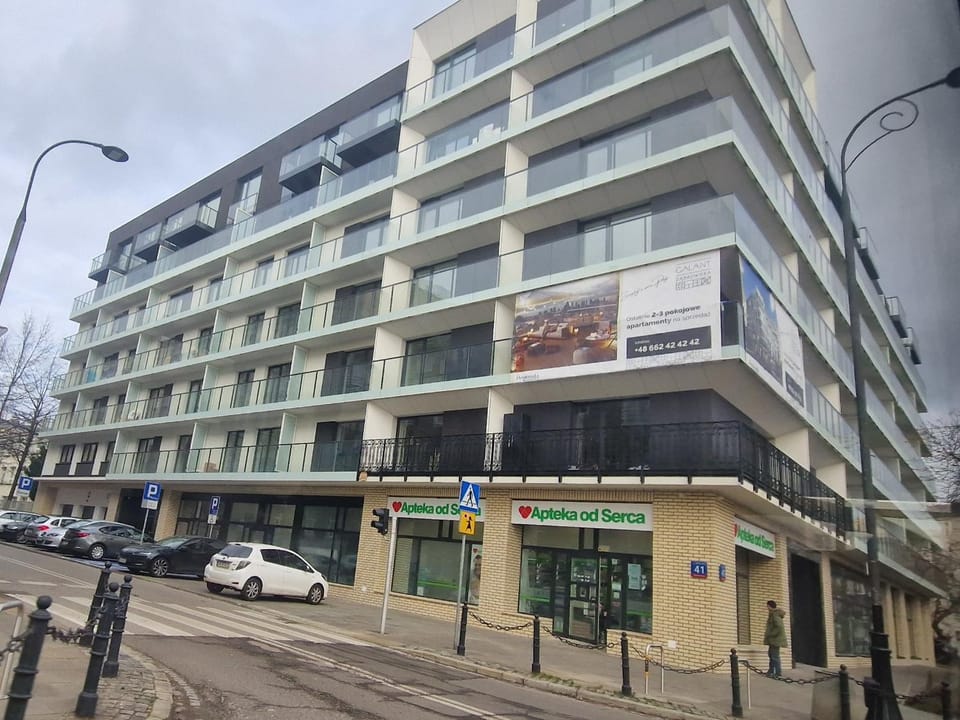 Property building, Day, Location