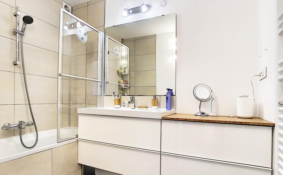 Shower, Bathroom, towels