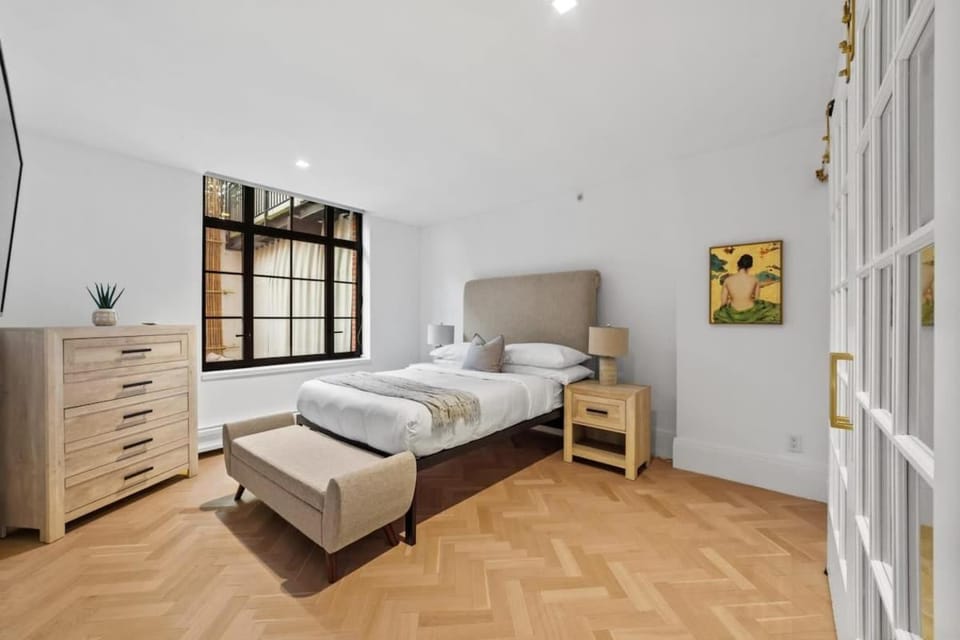 Clinton by Rove Travel 3BR Duplex with Backyard Apartment in East Village