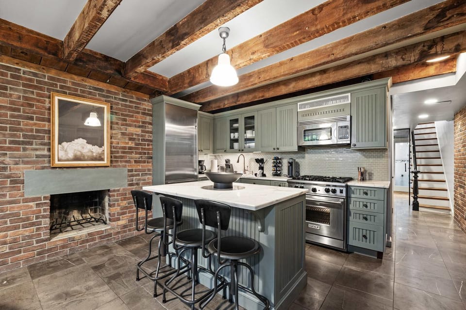 Downing by Rove Travel Private Terrace & Patio Apartment in West Village