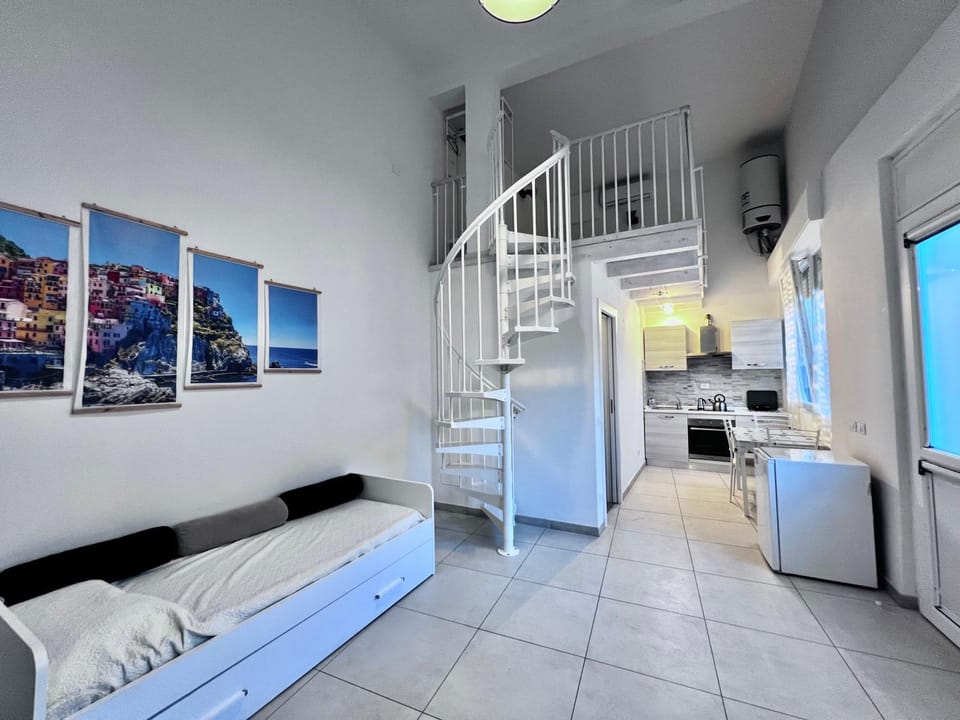 Bed, Kitchen or kitchenette, Dining area, Inner courtyard view, oven, pet friendly, stove