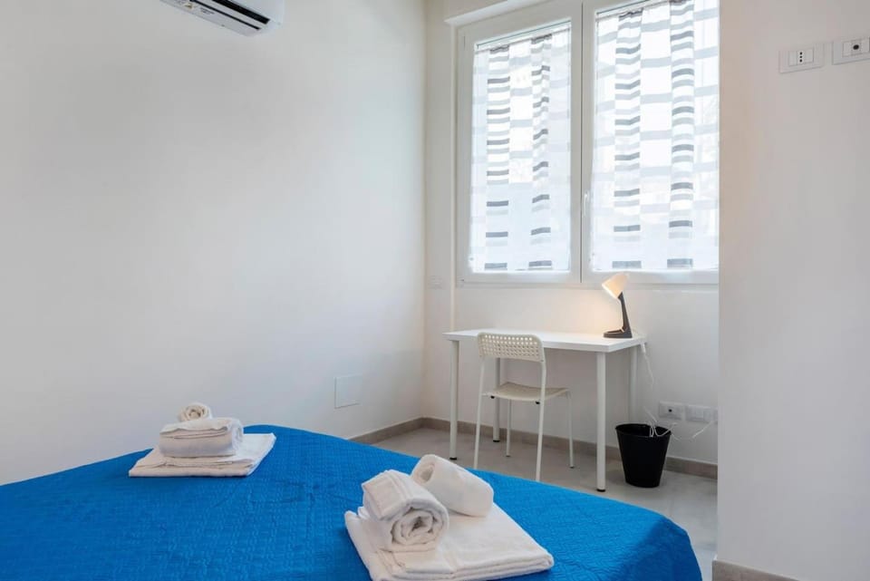 Bed, Photo of the whole room, Bedroom, towels, air conditioner