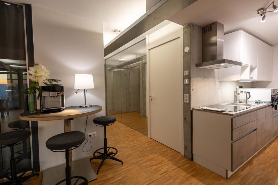Coffee/tea facilities, Kitchen or kitchenette, Kitchen or kitchenette, Communal kitchen, kitchen