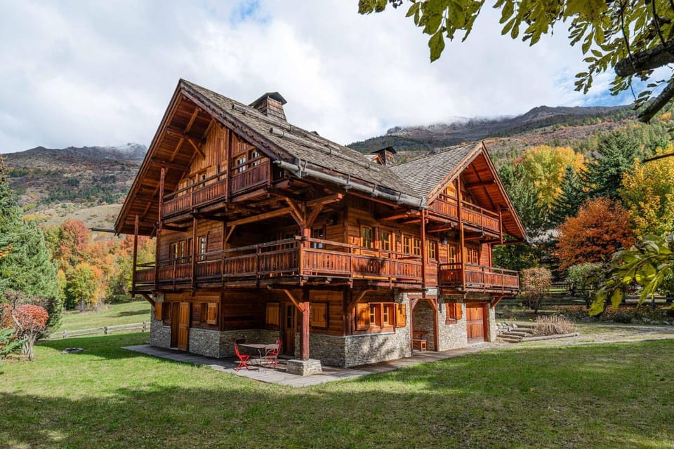 Le Chalet l'Harmonie - Pierres d'Histoire Chalet in La Salle-les-Alpes