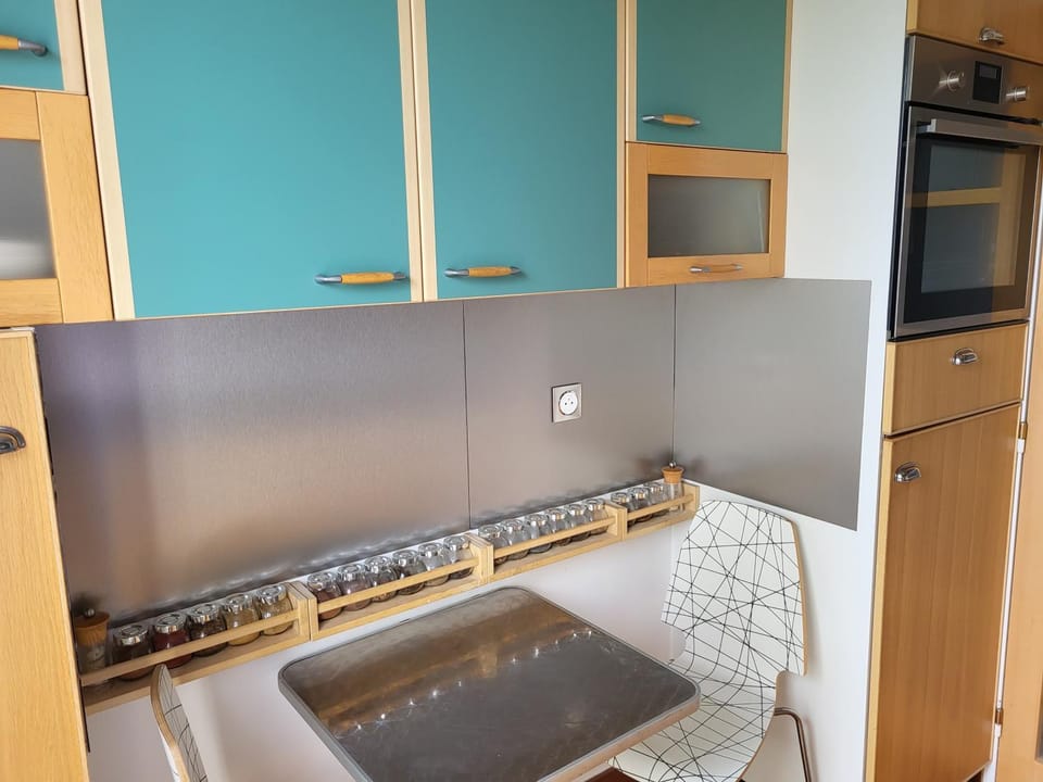 Kitchen or kitchenette, oven, stove