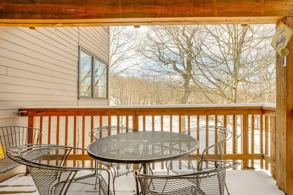 Wintergreen Resort Condo: Deck & Golf Course Views House in Nelson County