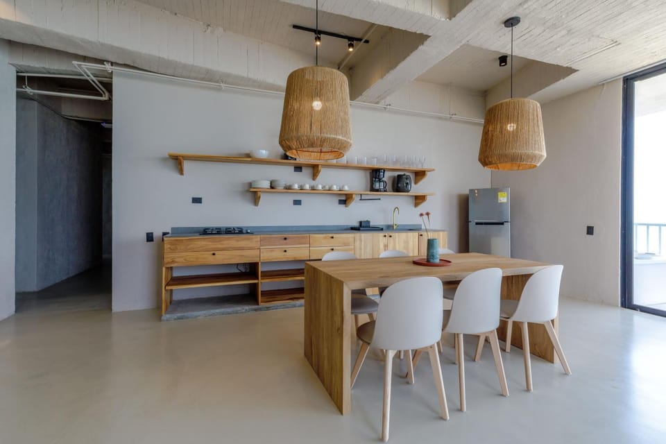 Kitchen or kitchenette, Dining area