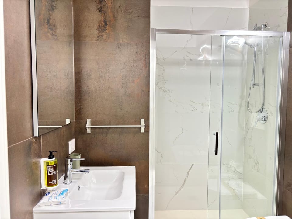 Shower, Bathroom