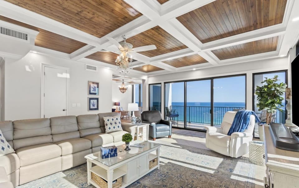 Available for Season! Amazing Gulf-Front Condo at Emerald Towers House in Destin
