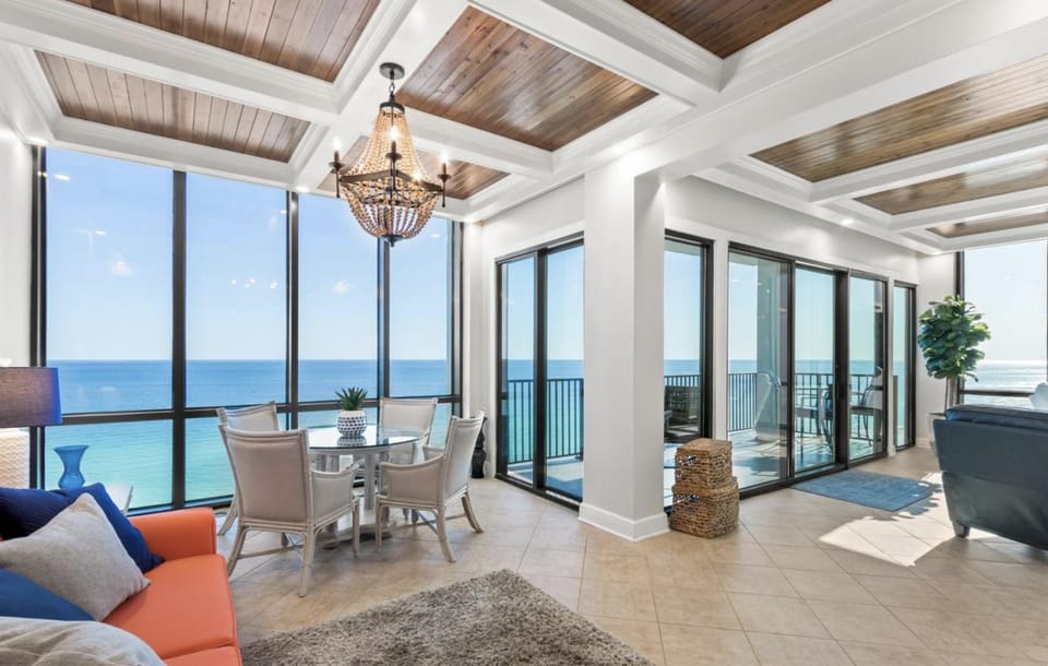 Available for Season! Amazing Gulf-Front Condo at Emerald Towers House in Destin