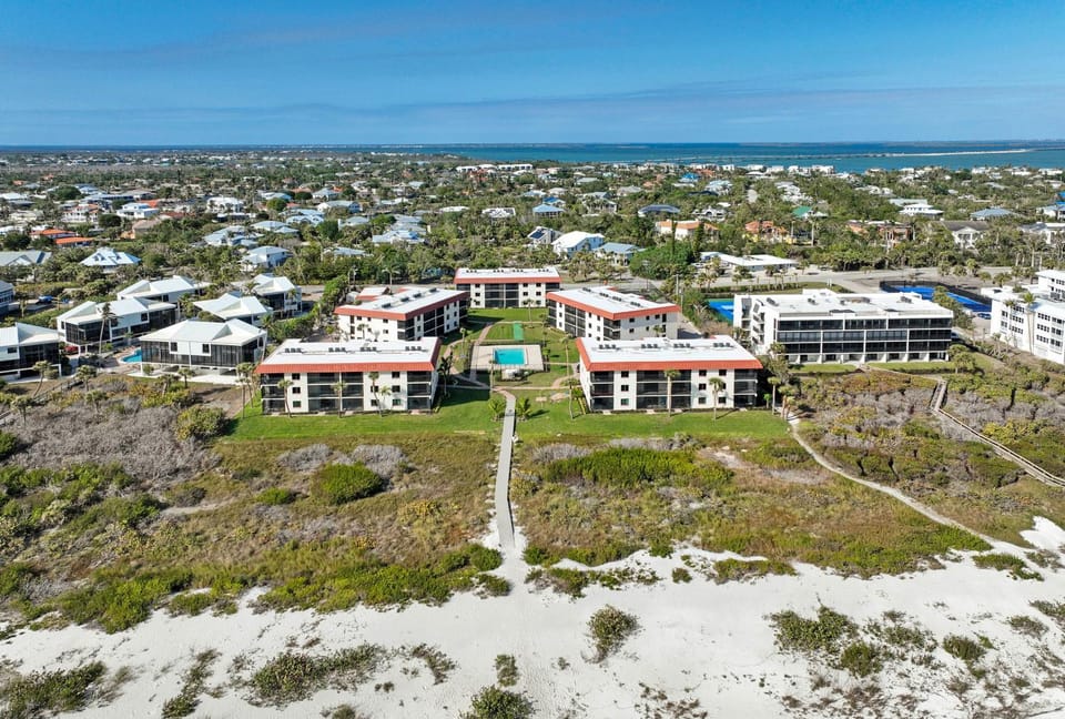 Day, Neighbourhood, Natural landscape, Bird's eye view, Beach