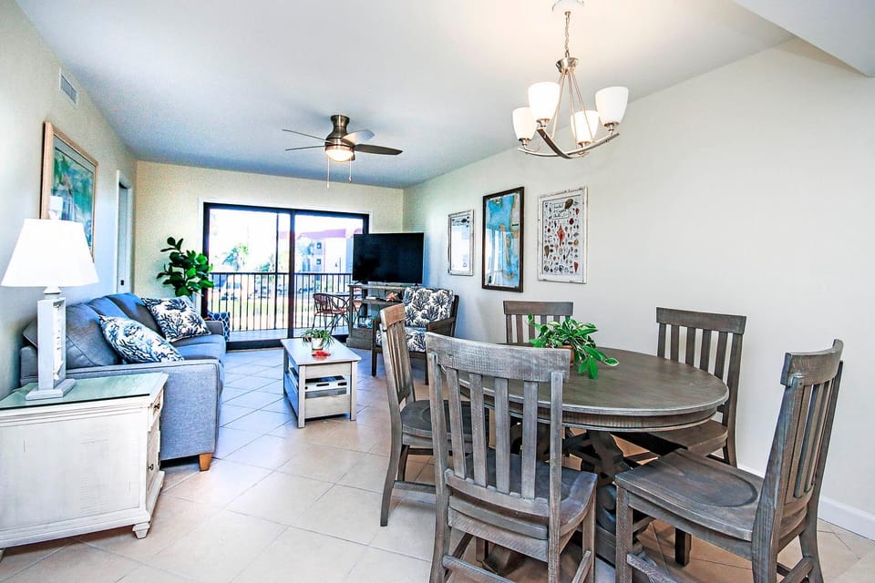 Sanibel Island Condo With All Of The Amenities 2C2 Apartment in Sanibel Island