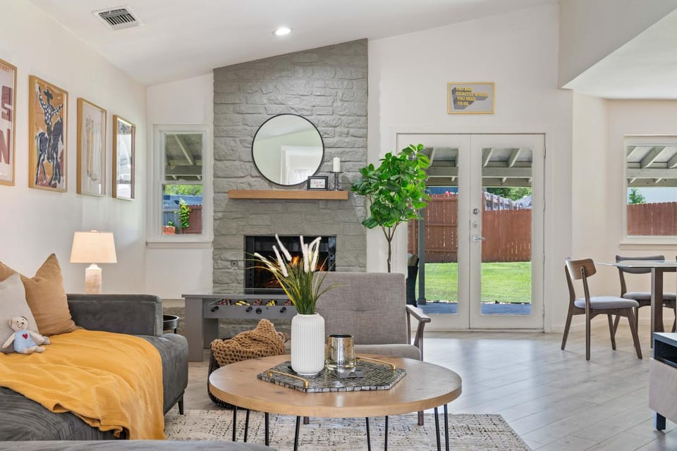 Guest Favorite Home w Free Parking in Round Rock! House in Round Rock