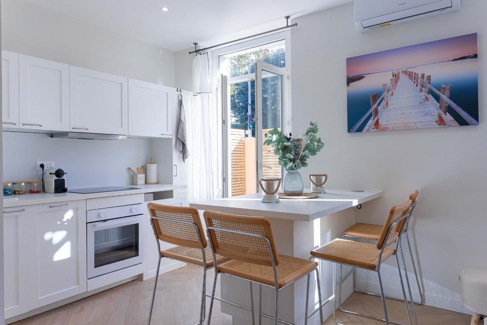 Kitchen or kitchenette, Living room