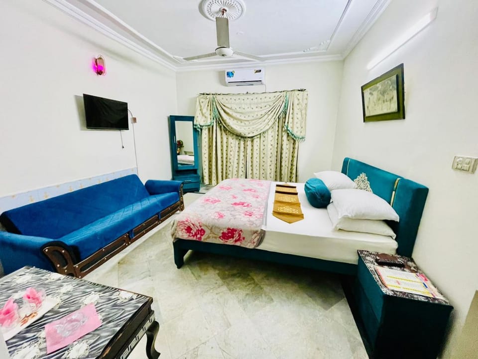 Neelum Guest House Bed and Breakfast in Islamabad Capital Territory