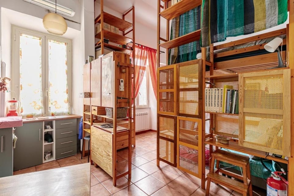 Cozy studio at pedestrian street Apartment in Rome