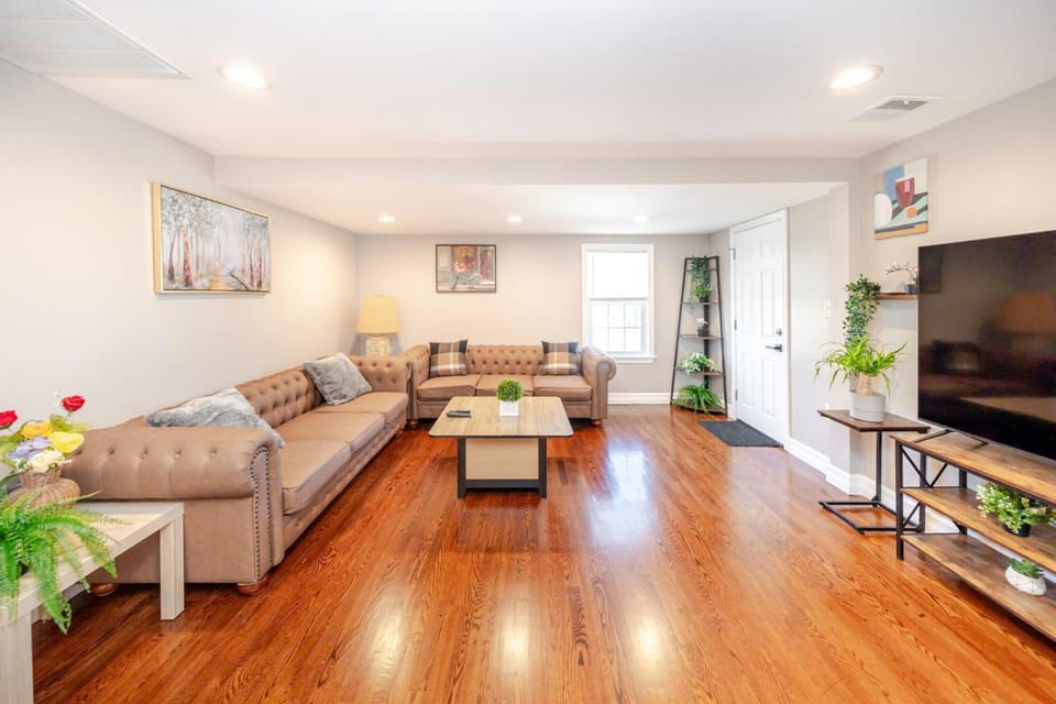Sparkling 2BR Quincy Apt near Wollaston Beach - Free Parking, Balcony, TV, Pet Friendly 74R Apartment in Quincy