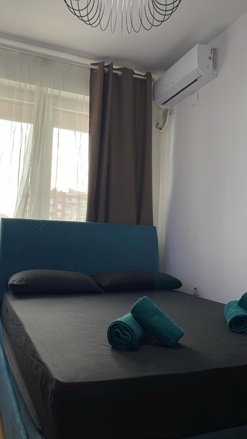 New Luminious Apartment-FREE PRIVATE PARKING, self check-in Apartment in Skopje