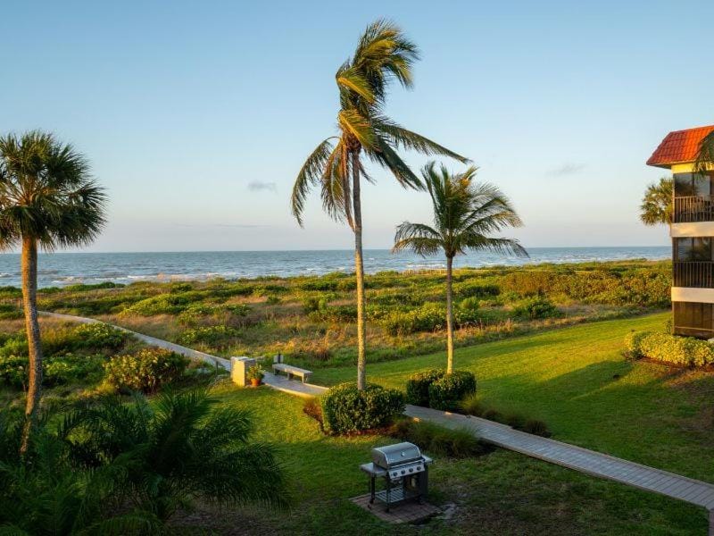 Tranquil 2BR Condo On Sanibel Island Steps From The Beach Apartment in Sanibel Island