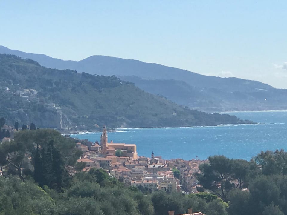 Appartement ensoleillé belle vue dégagée Apartment in Roquebrune-Cap-Martin