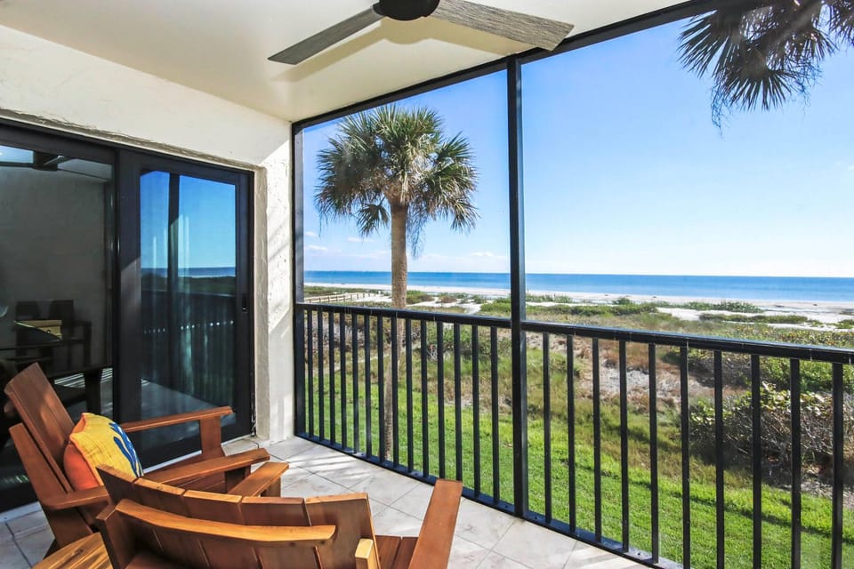 Patio, Balcony/Terrace, Seating area, Beach