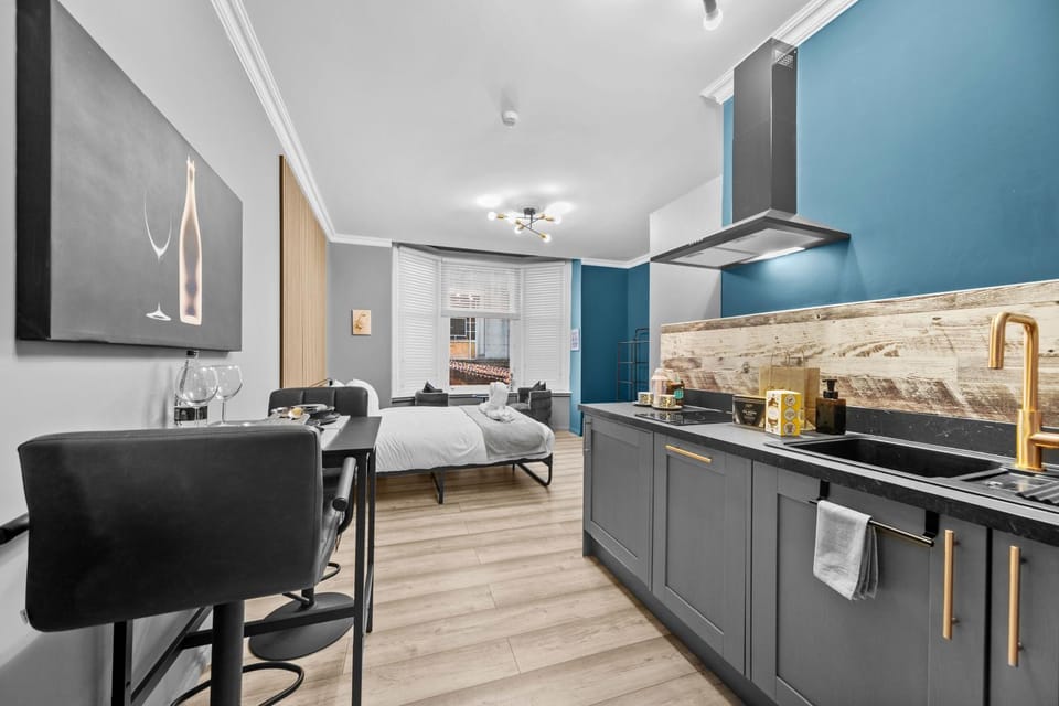 Bed, Coffee/tea facilities, View (from property/room), Seating area, Dining area, kitchen