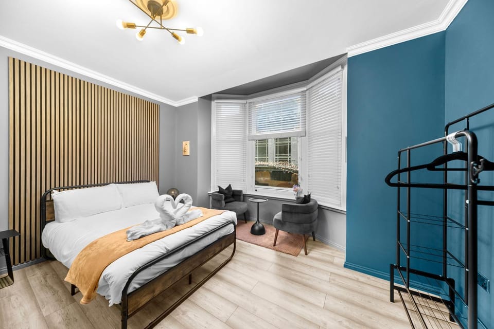 Bed, View (from property/room), Decorative detail, Bedroom