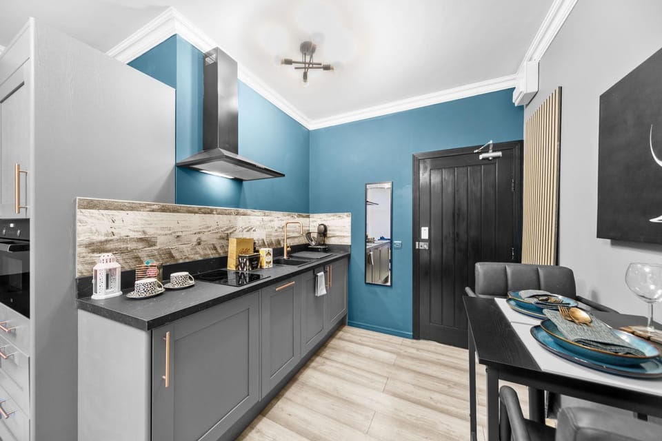 Coffee/tea facilities, Dining area, microwave, kitchen