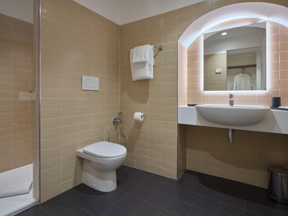 Shower, Bathroom, towels