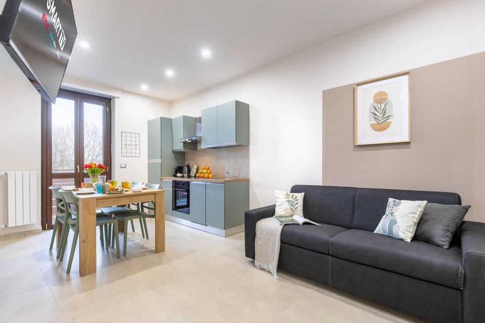 Communal lounge/ TV room, TV and multimedia, Kitchen or kitchenette, Living room, Seating area, Dining area