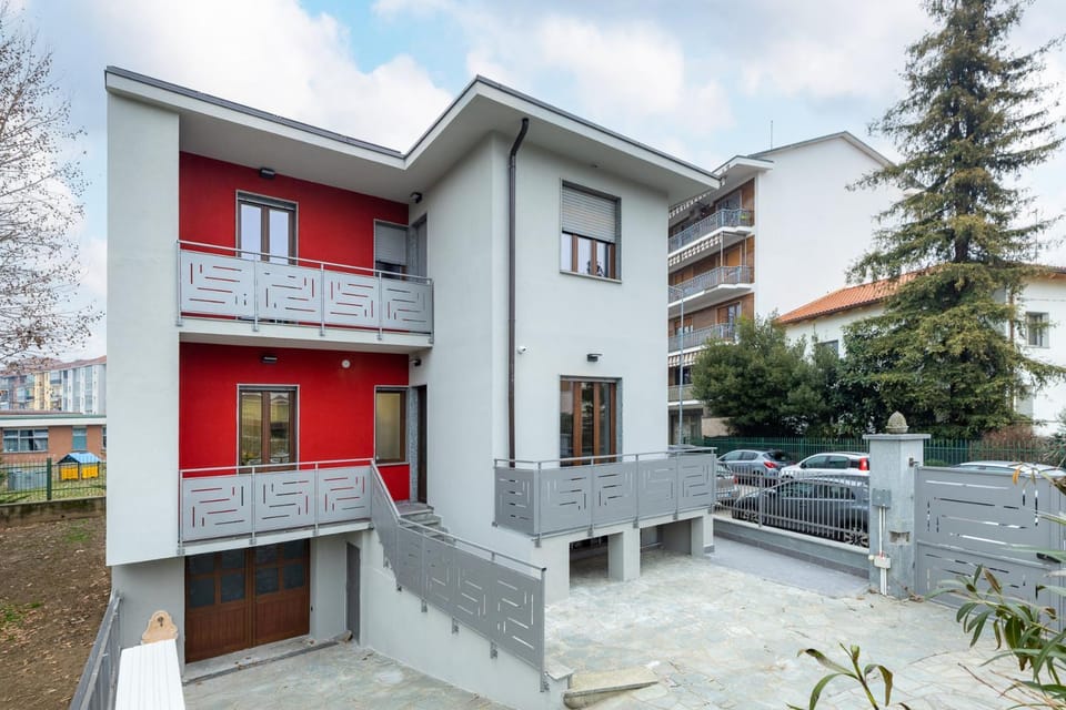 Property building, Day, Street view