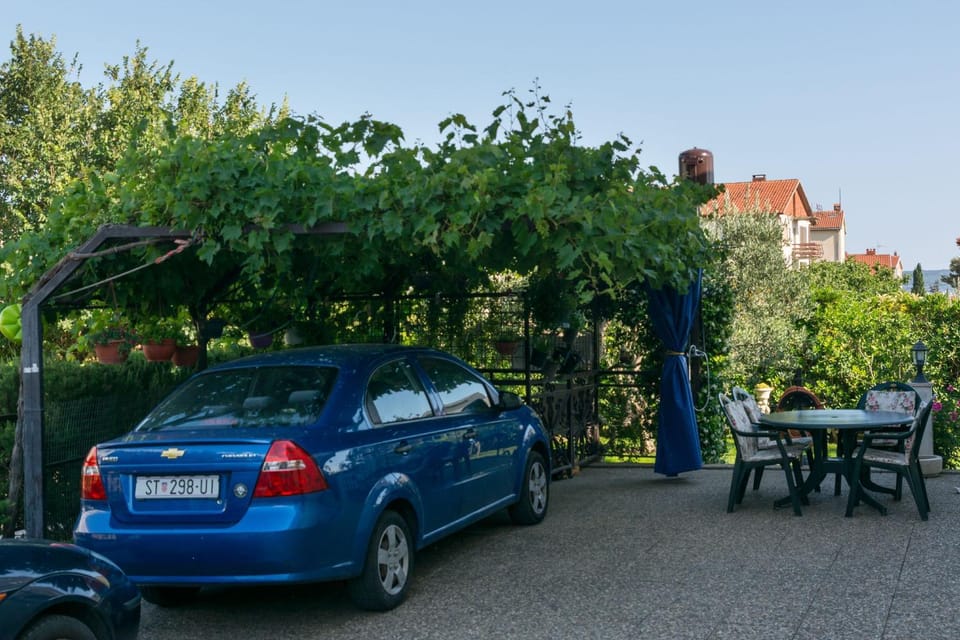Facade/entrance, Garden