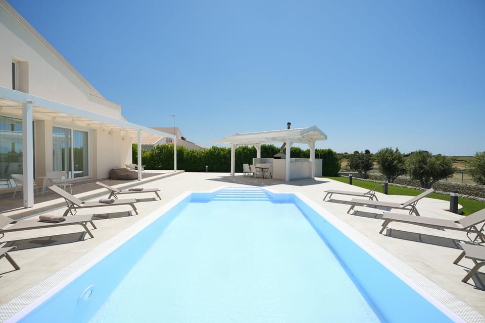 Pool view, Swimming pool, sunbed