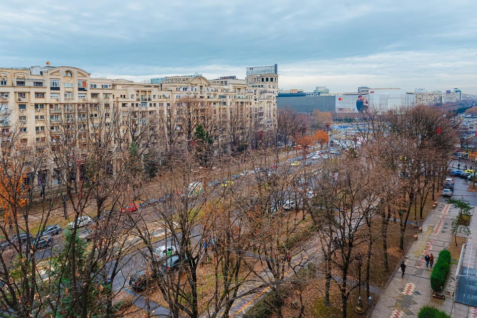 Property building, Neighbourhood, City view, Street view, Location, Parking