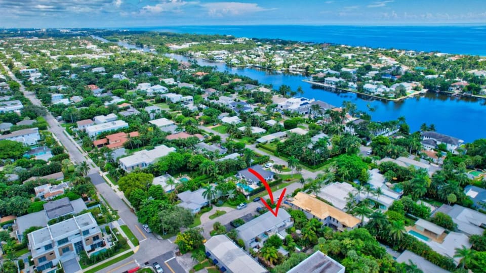 Magnificent Beach Townhome Steps from Atlantic Ave House in Delray Beach