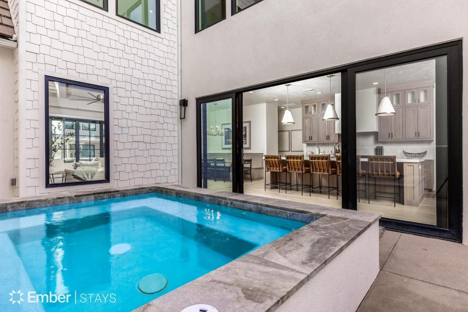 Desert Lotus by Ember Stays House in St George