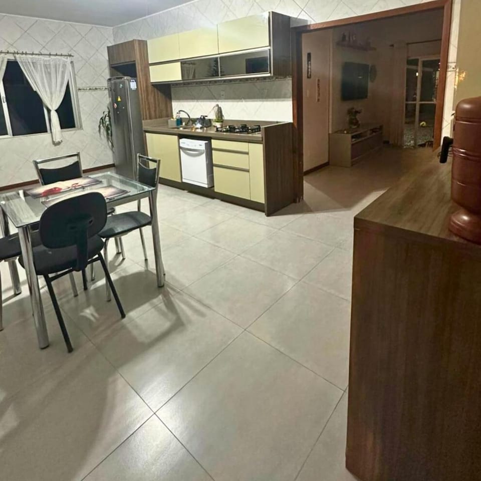 Kitchen or kitchenette, Dining area, dishwasher, pet friendly, stove
