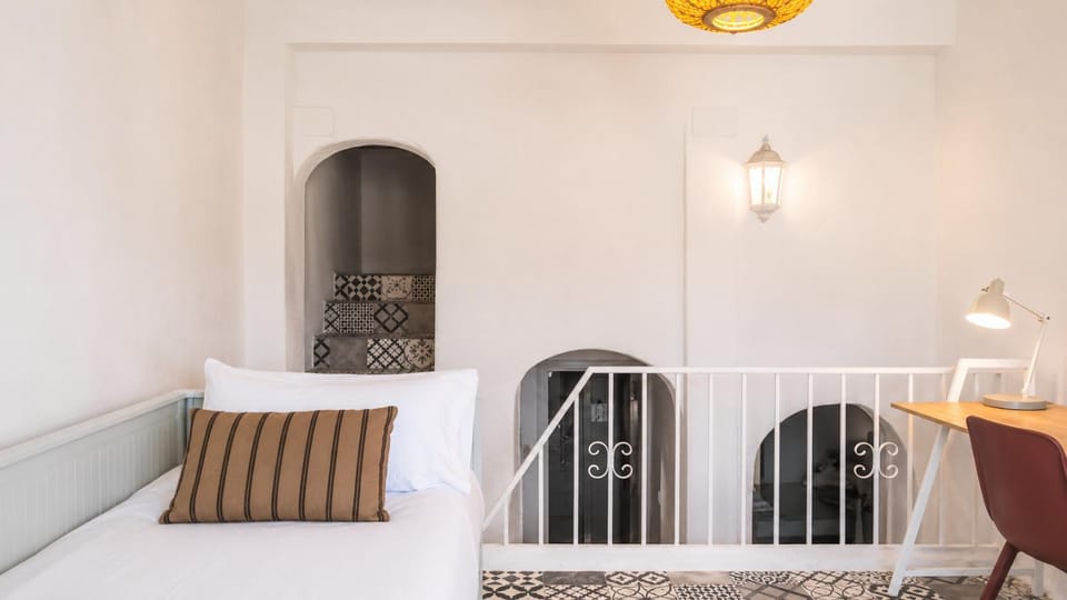 Bed, Living room